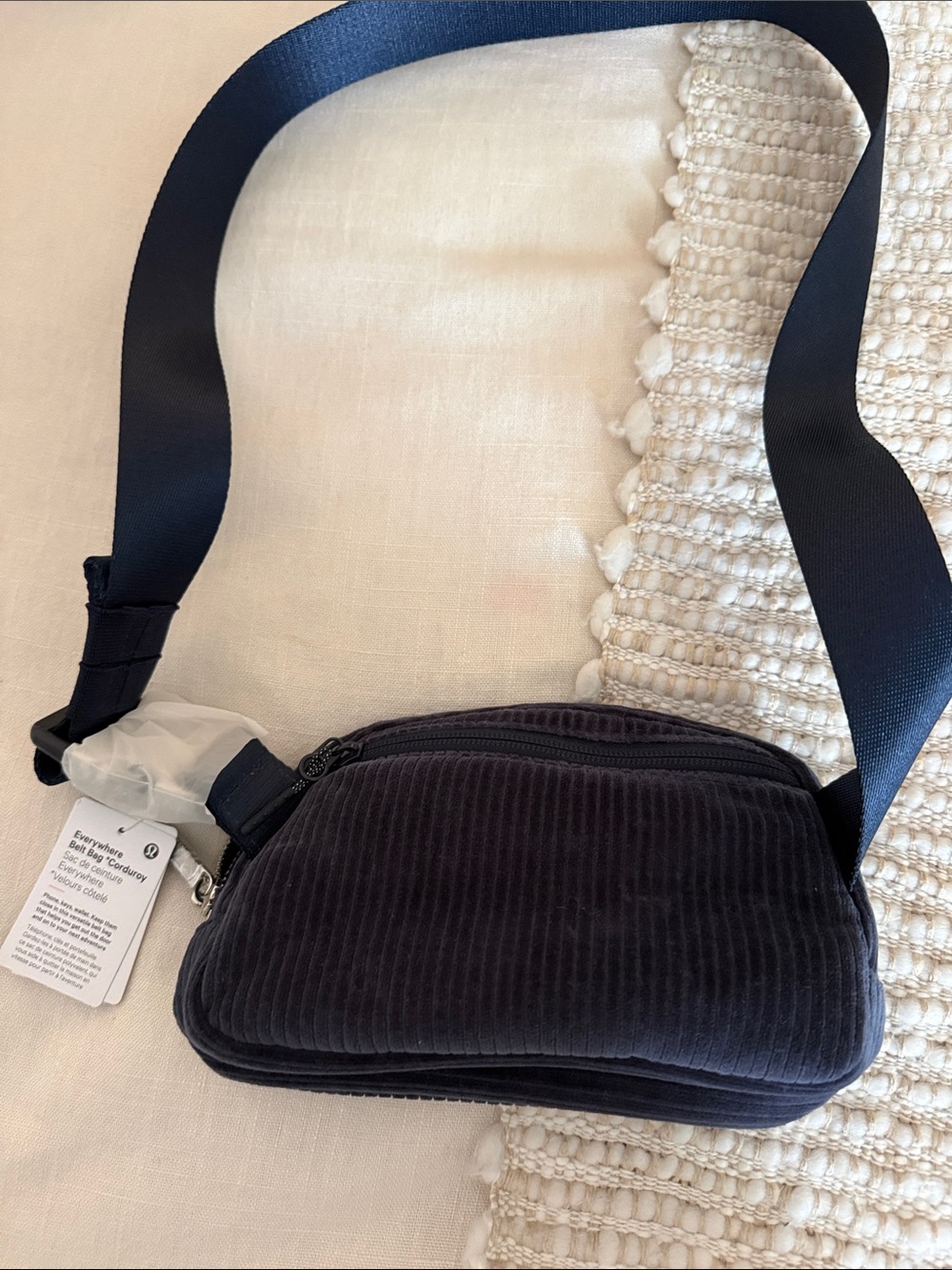 lululemon athletica Black Corduroy Crossbody Belt Bag fannypack - Picture 2 of 3
